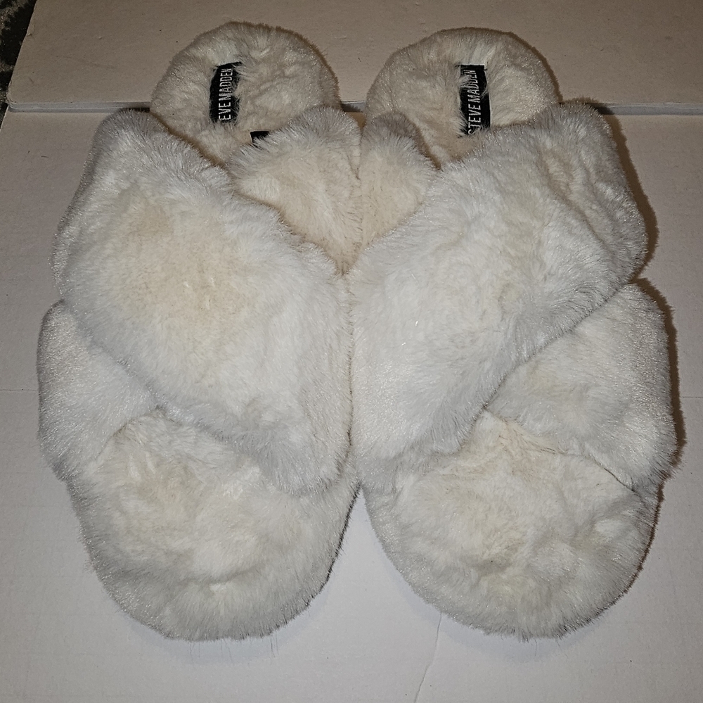 Steve Madden Fluffy Slippers SZ S